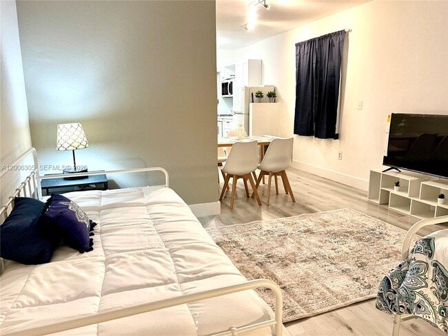 Photo - 825 Euclid Ave Unidad 8