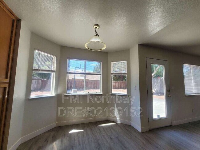 Photo - 937 Iron Dr