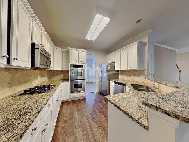 Photo - 404 Jessica Ln