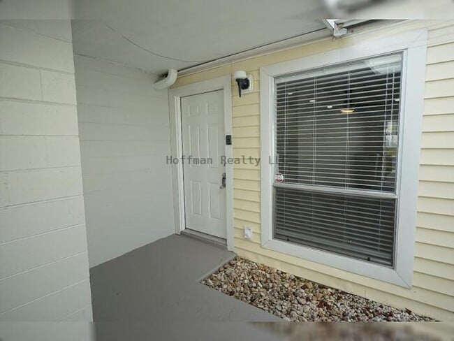 Photo - 2-Bed, 2-Bath, 2-Car Garage Townhouse w/ Community Pool ? Citrus Park