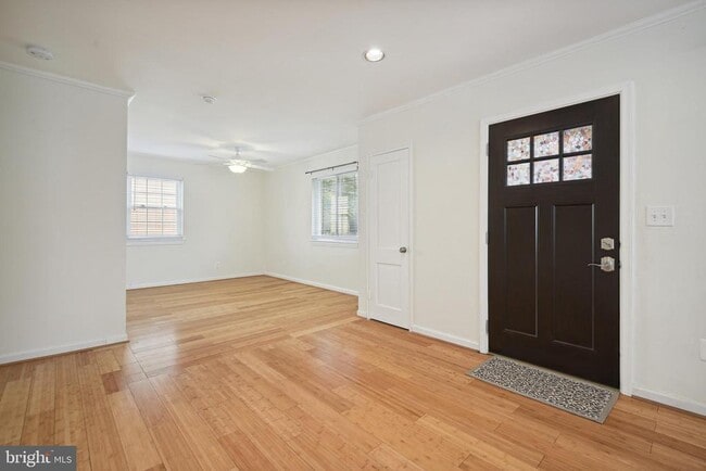 Building Photo - 5817 Greentree Rd