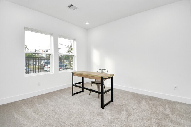 Photo - 4802 Elysian St