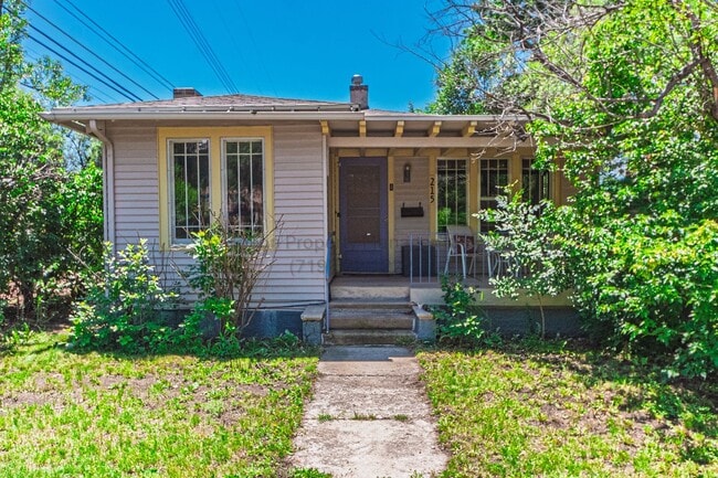 Building Photo - Charming 2 Bedroom House in the Historic Old North End