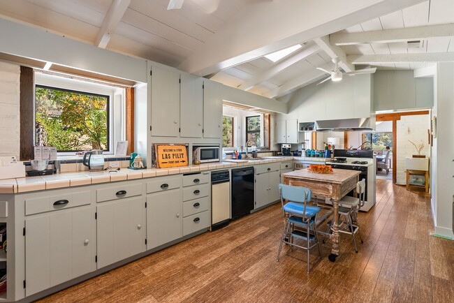 Photo - 3700 Las Pilitas Rd Unidad Master Bedroom