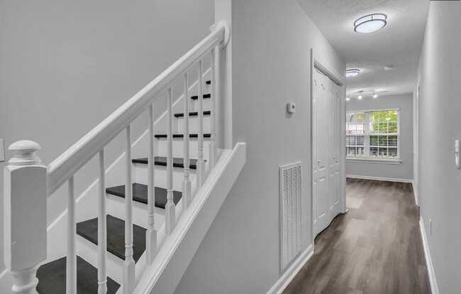 Photo - Adorable 3BD/2BA home in Murfreesboro with deck & attached garage!