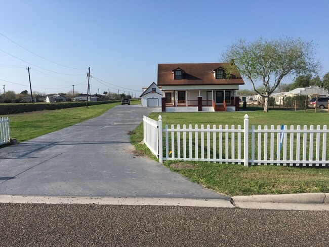 Photo - 1601 W Expressway 83 House