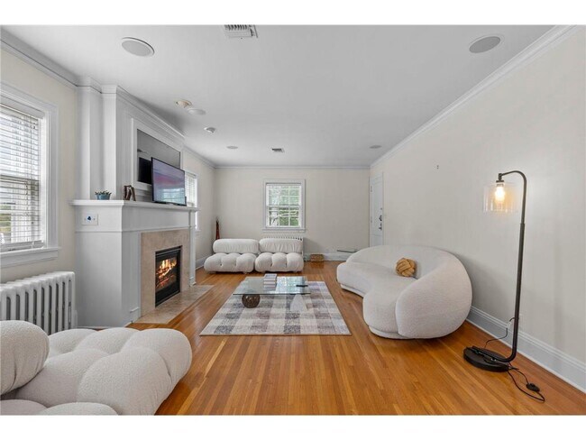 Photo - 1785 Dupont Ave S