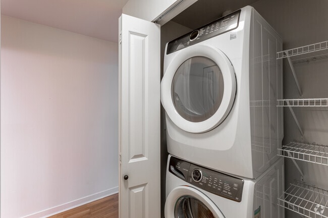 1BR, 1BA - 758 SF - Gilbert House Apartments