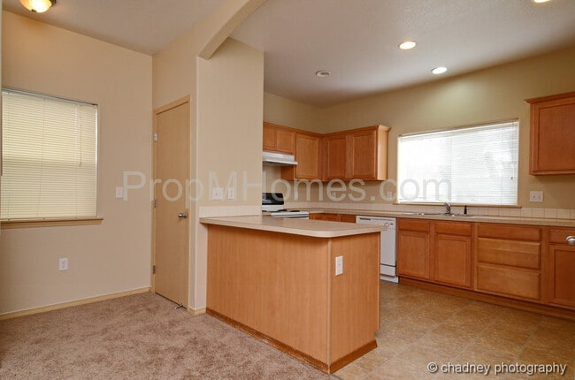 Photo - Spacious SE Portland 3 Bedroom Townhouse In Powellhurst-Gilbert Neighborhood Unit 8439 SE Brooklyn Street