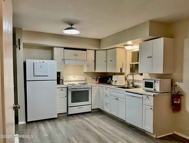 Photo - 512 Roosevelt Ave