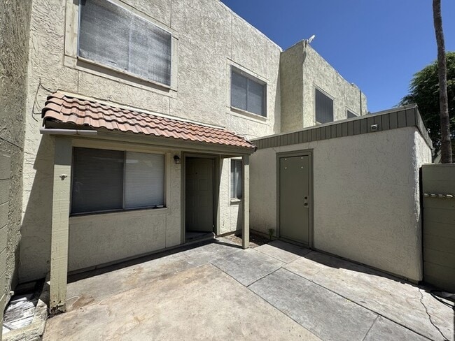 Photo - Glendale 2-br Townhome With Carport