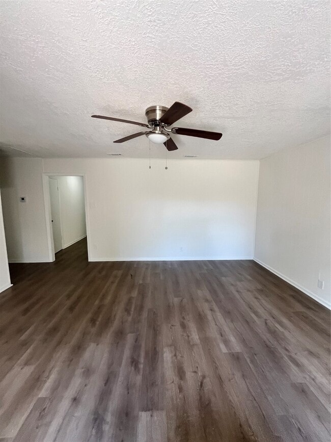 Building Photo - 306 Mulcahy St Rental