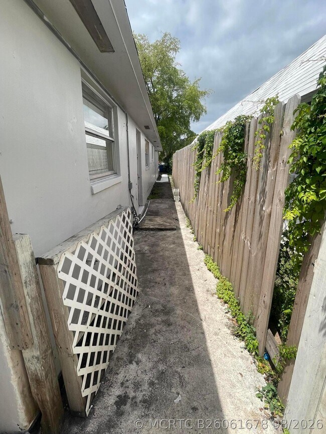 1316 NW 8th Ave Unit A