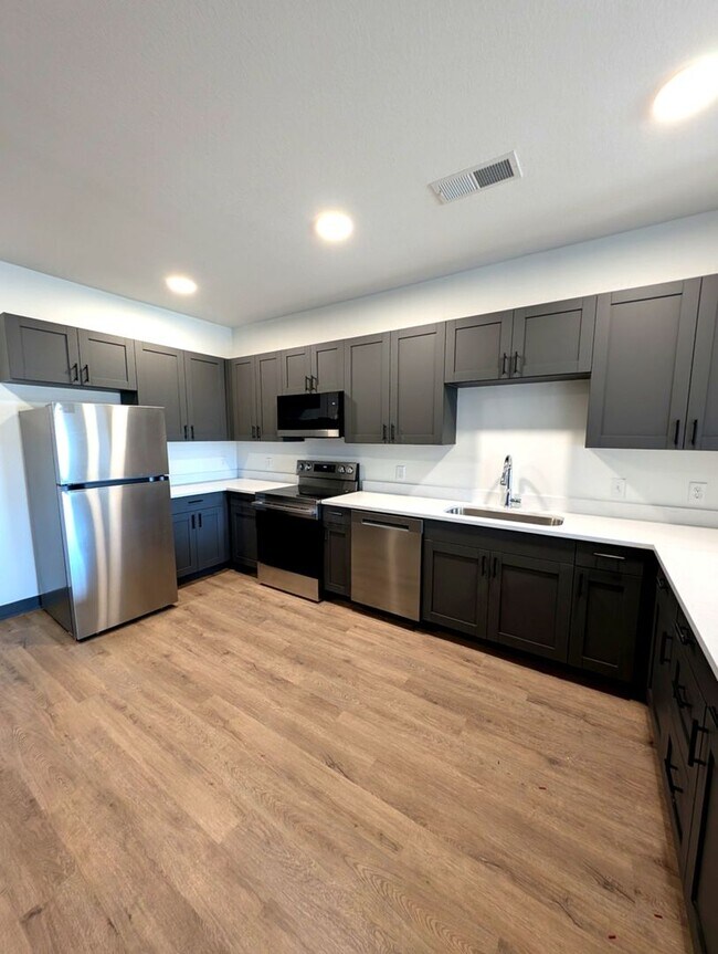 Photo - Peninsula Pointe Flats