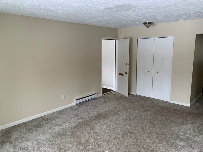 Entry - 4469 Manhattan W Unit 4469