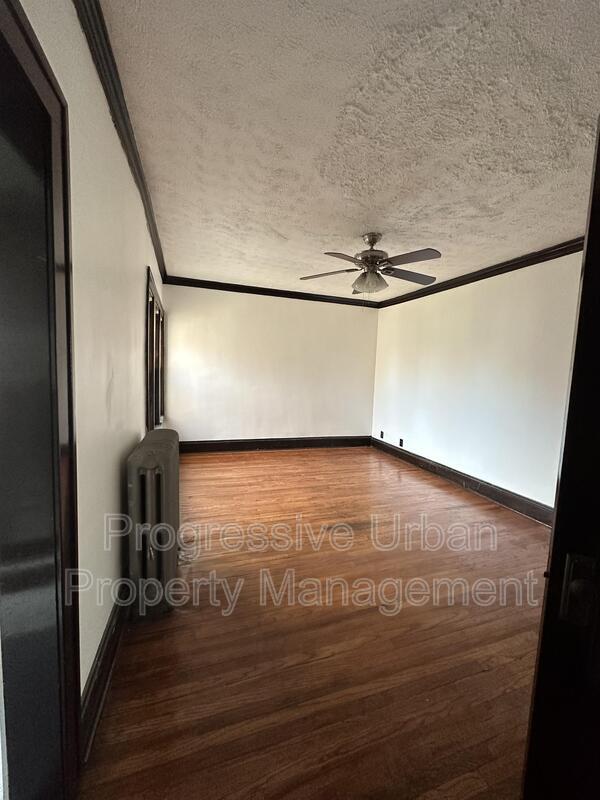 Photo - 1442 W 101st St