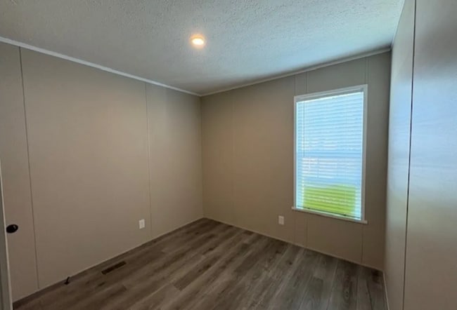 Photo - 423 Dubois Dr