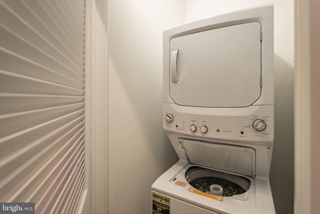 Photo - 1642 N Marshall St Unit 2