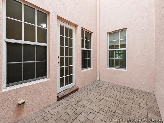 Photo - 810 NW 83rd Ln
