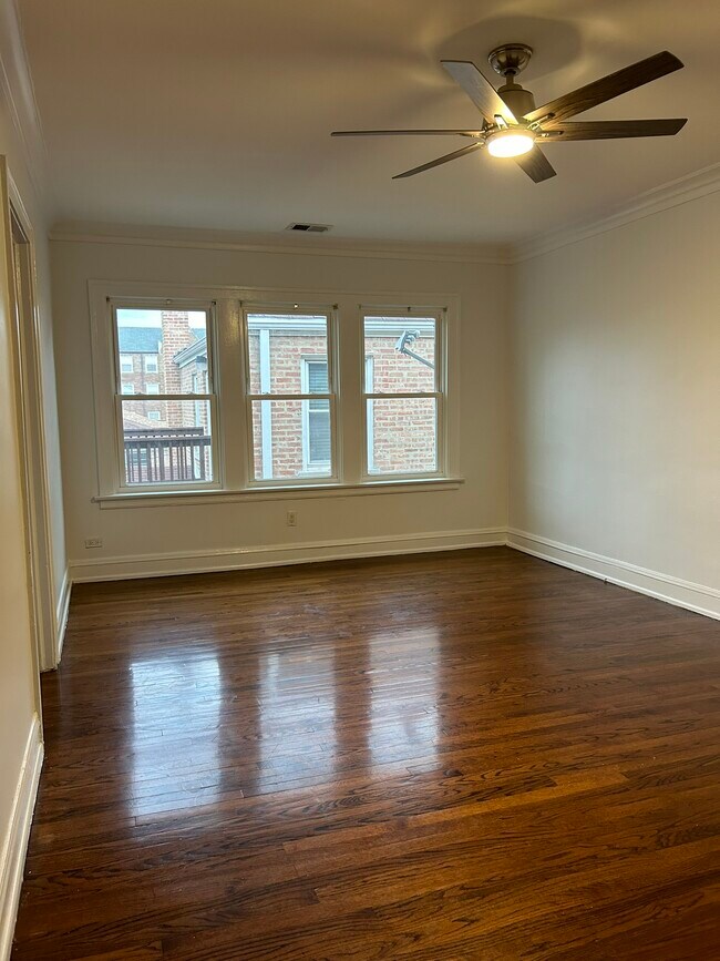 Photo - 2737 W Lunt Ave Unit 2W