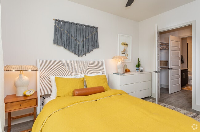 1BR, 1BA - 726SF Egret- Bedroom - Channel House