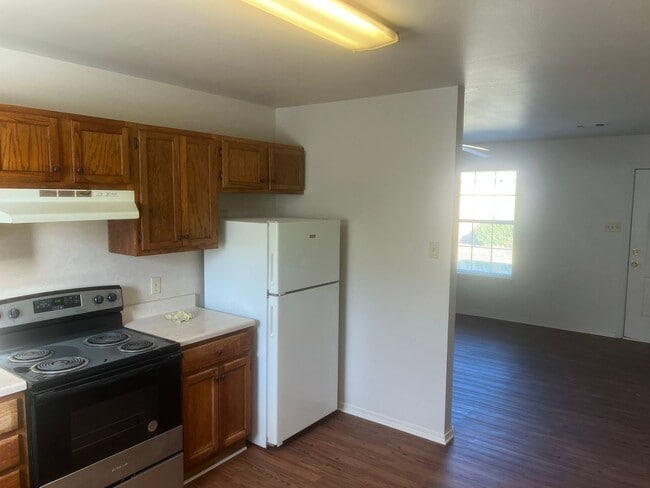 Photo - 350 S Davis St