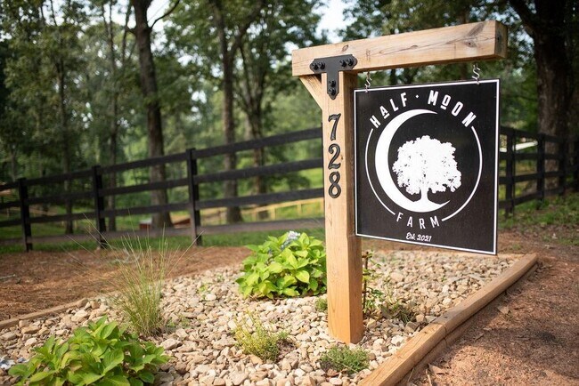 Photo - 728 S McCollum Dr