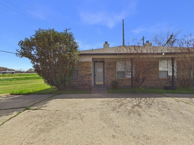 Photo - 2512 Long Dr