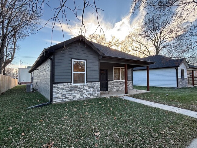 Photo - Stunning New Build in Central Manhattan! Available NOW!