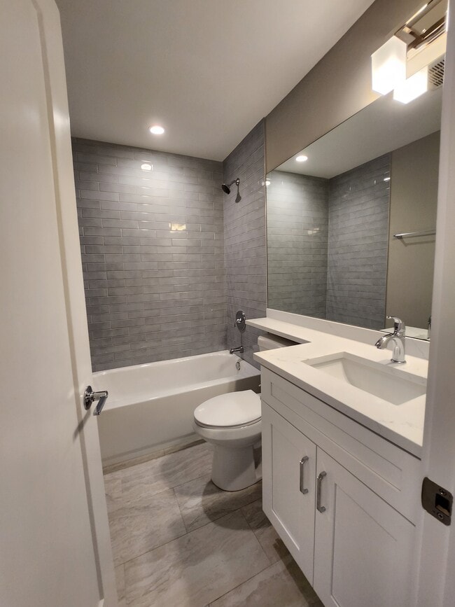 Photo - 3941 N Janssen Ave Unit 2