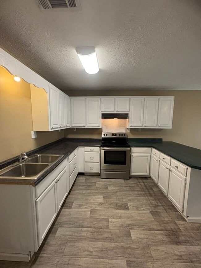 Photo - Renovated 3 Bedroom 2 Bath Home for Rent!!