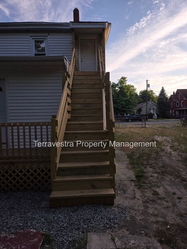 Photo - 321-323 South 5th Street Unidad 321 South 5th Street  B