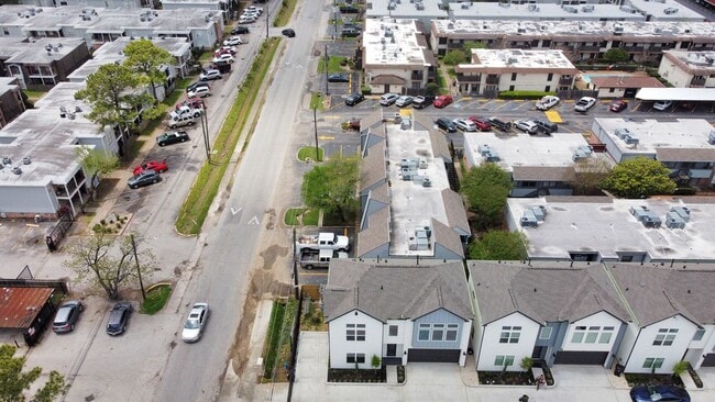 Photo - 2903 Sherwood Grn Ln