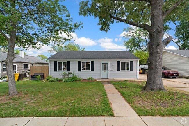 Building Photo - 1713 Lansing Rd Rental