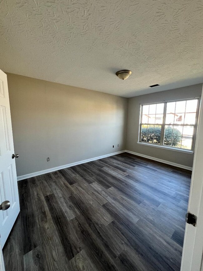 Photo - 2020 Willis Dr