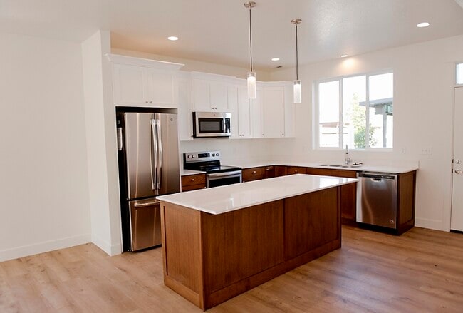 Photo - 155 N Main St