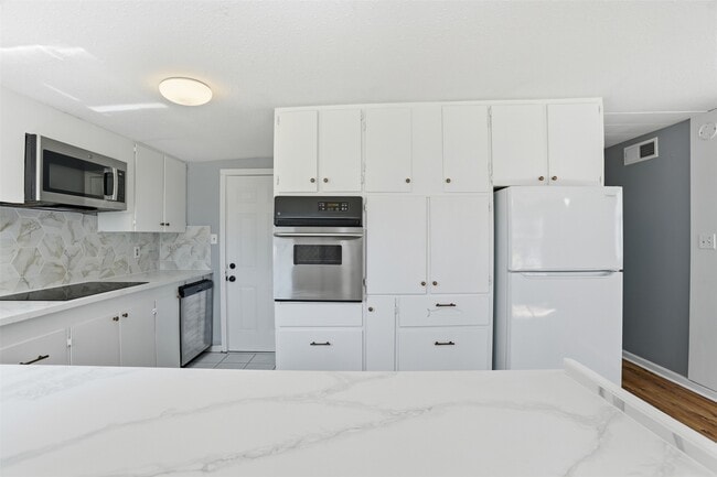 Photo - 7819 Bayside Dr
