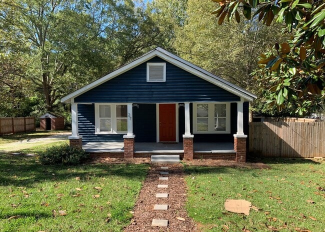 Building Photo - Charming 2 BR/2 BA bungalow!