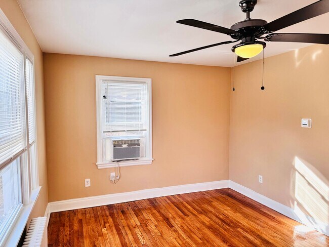 Photo - 908 Hudson Ave Unit Apt 5