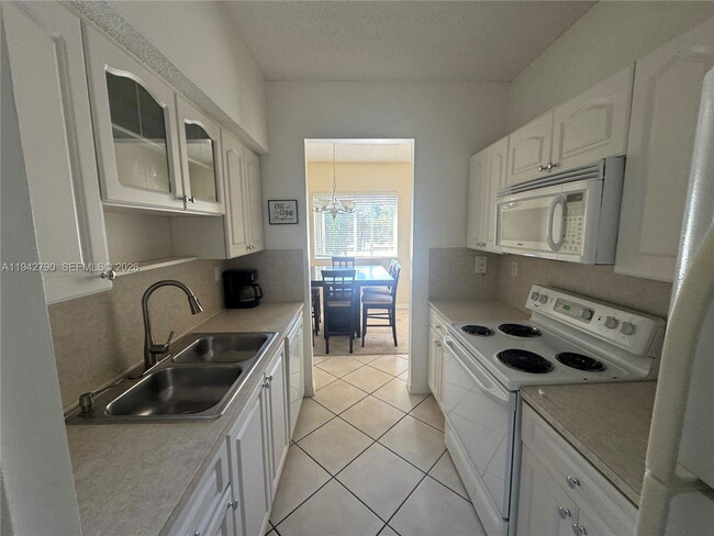 7085 Nova Dr Unit 203