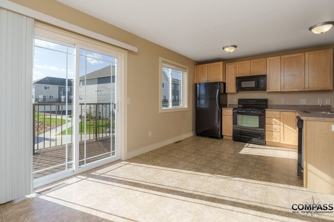 SPACIOUS TOWNHOME CONVENIENTLY LOCATED WIT... - SPACIOUS TOWNHOME CONVENIENTLY LOCATED WIT...
