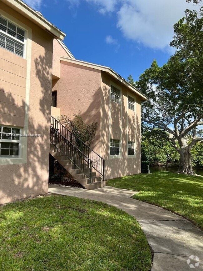 Building Photo - 620 Cypress Club Way Unit I13 Rental