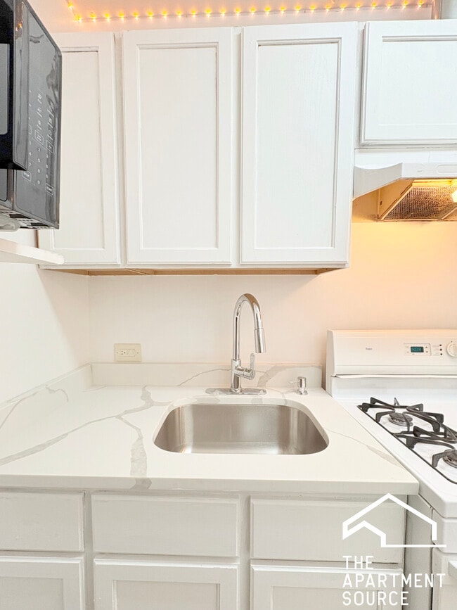 Photo - 1900 S Throop St Unit 6