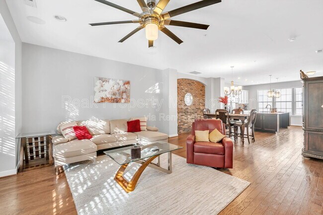 Photo - 4951 Old Main St