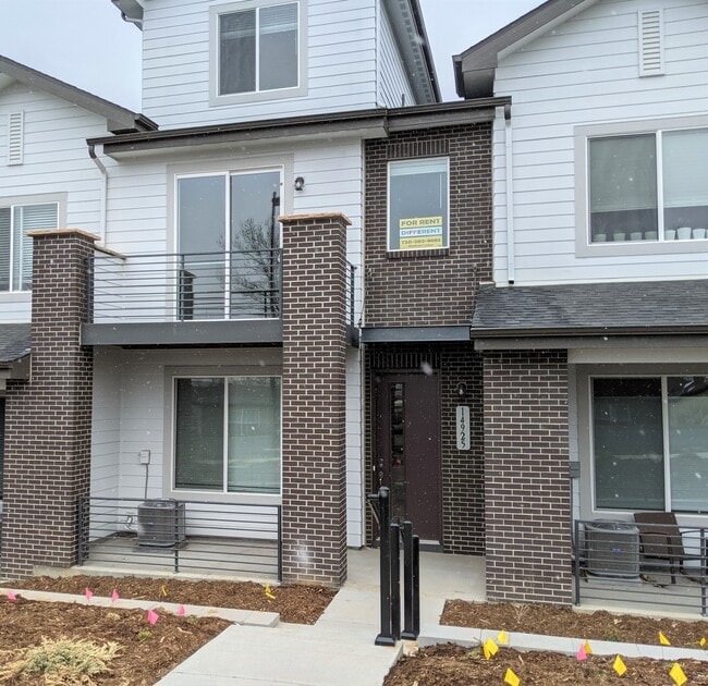 Townhouse - 14925 E Belleview Dr