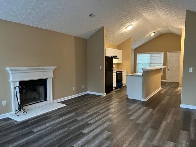 Photo - 5200 Alexander St