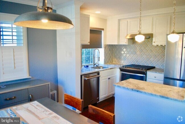 Building Photo - 5310 8th Rd S Unit 2 Rental