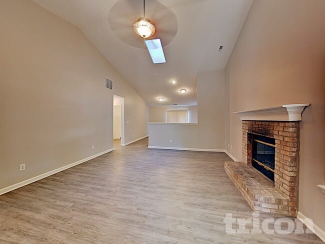 Photo - 512 Polaris Dr