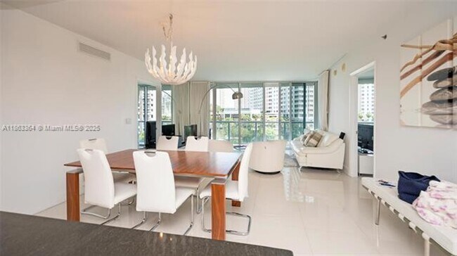 Photo - 495 Brickell Ave Unidad 495 Brickell Ave  520