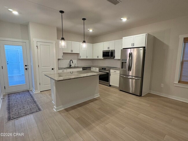 Photo - 2208 Warbler St